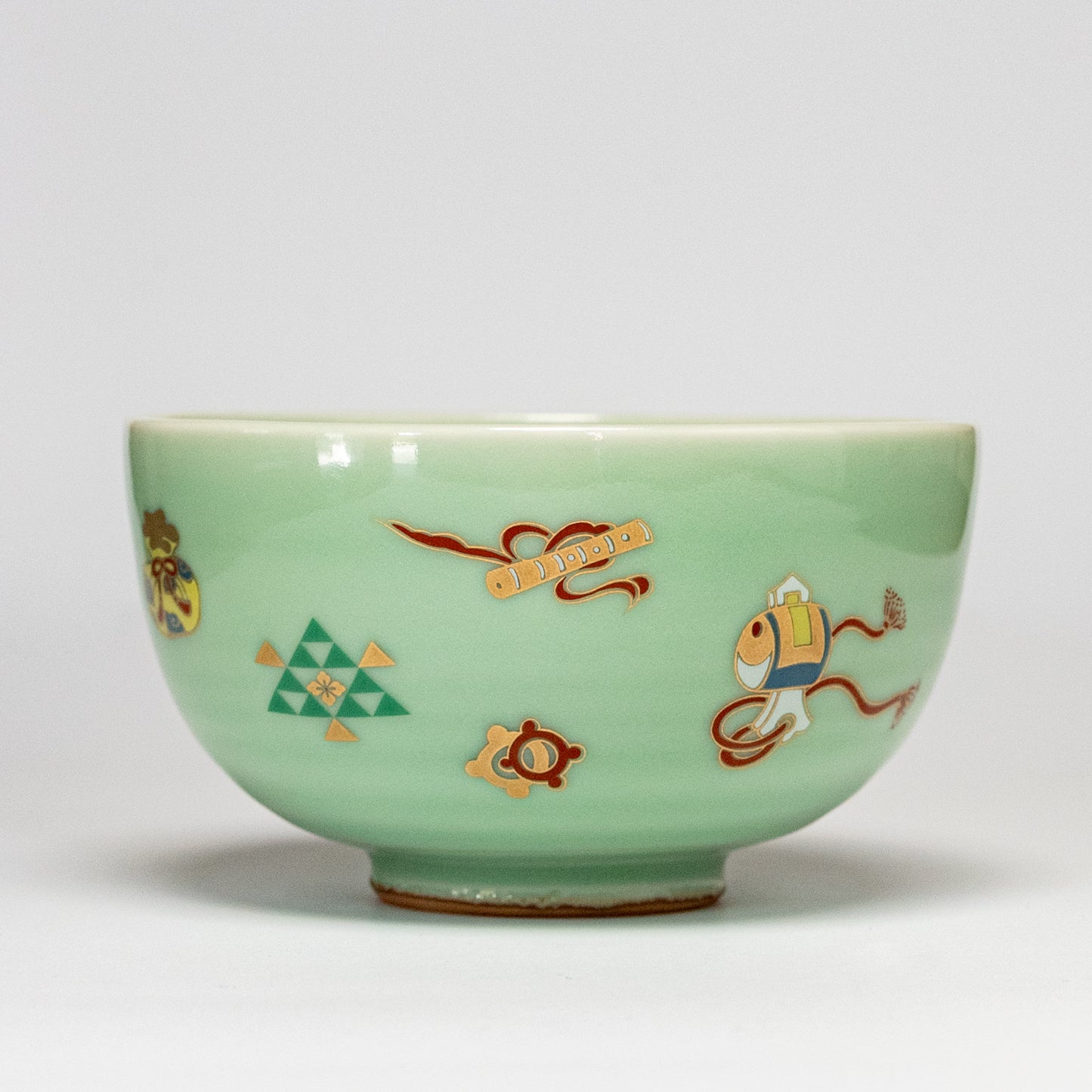 Celadon Matcha Bowl – Treasure & Scale Pattern (Takarazukushi Uroko-mon)