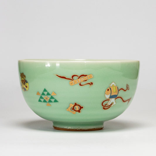 Celadon Matcha Bowl – Treasure & Scale Pattern (Takarazukushi Uroko-mon)