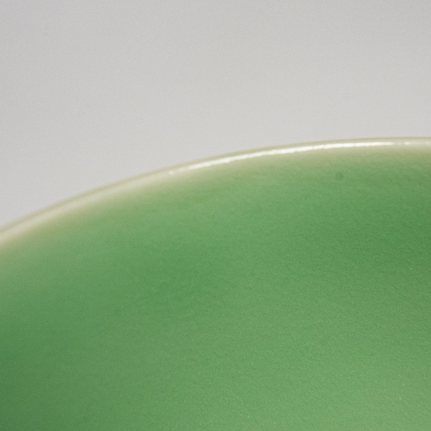 Celadon Matcha Bowl – Treasure & Scale Pattern (Takarazukushi Uroko-mon)