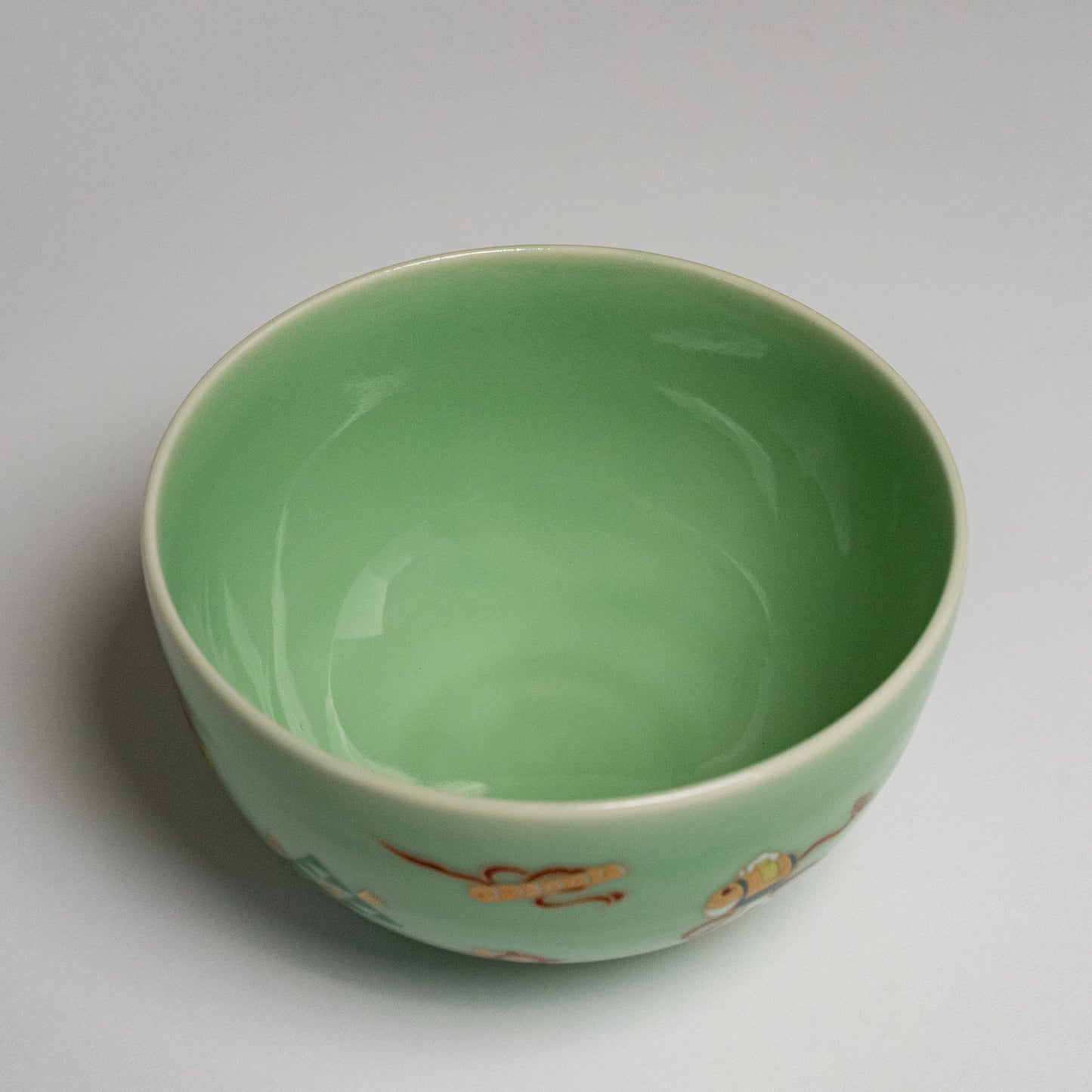 Celadon Matcha Bowl – Treasure & Scale Pattern (Takarazukushi Uroko-mon)